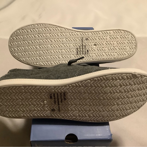 Jellypop Dallas lace up gray flannel sneaker 7.5 new - Picture 3 of 14